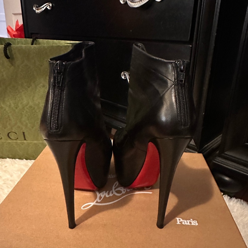 Elegant Black Platform Ankle Boots - Picture 3 of 6